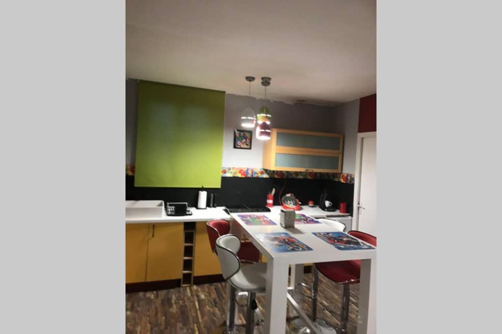 Appartement Style Pop Art Avec Garage Centre Historique Béziers Exterior foto