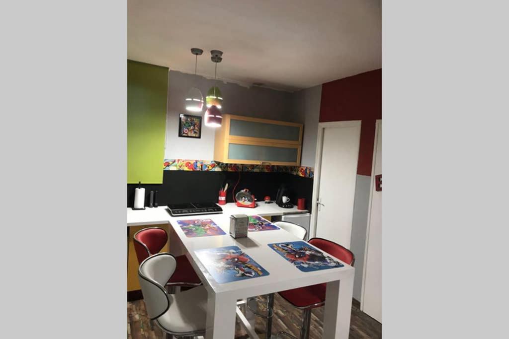Appartement Style Pop Art Avec Garage Centre Historique Béziers Exterior foto